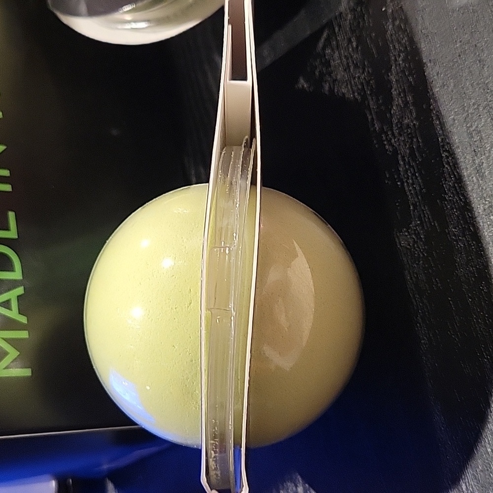Glow Bomb Bath Fizzer - Picture 3 of 5